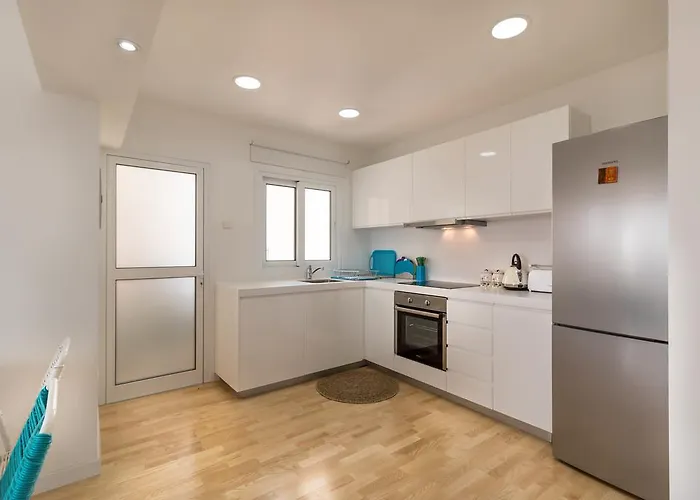 Limanaki Aparment דירה