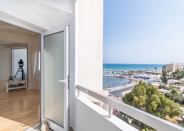 Limanaki Aparment דירה *